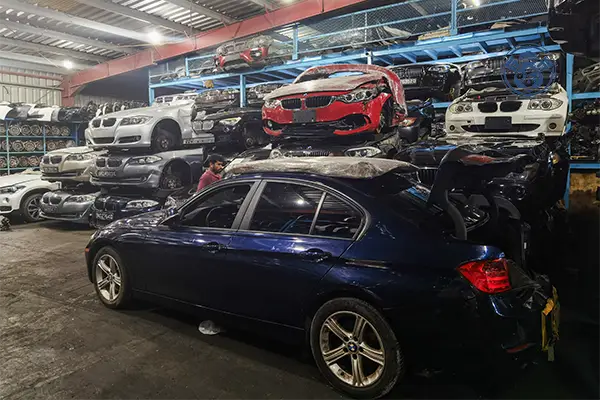 قطع غيار بي ام دبليو تشليح مع محرك اليخت
