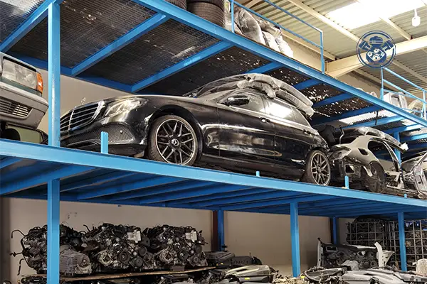  قطع غيار مرسيدس مستعمل