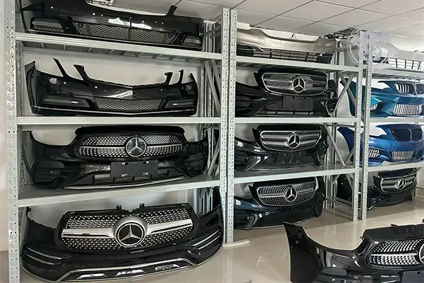 قطع غيار مرسيدس e300 من محرك اليخت