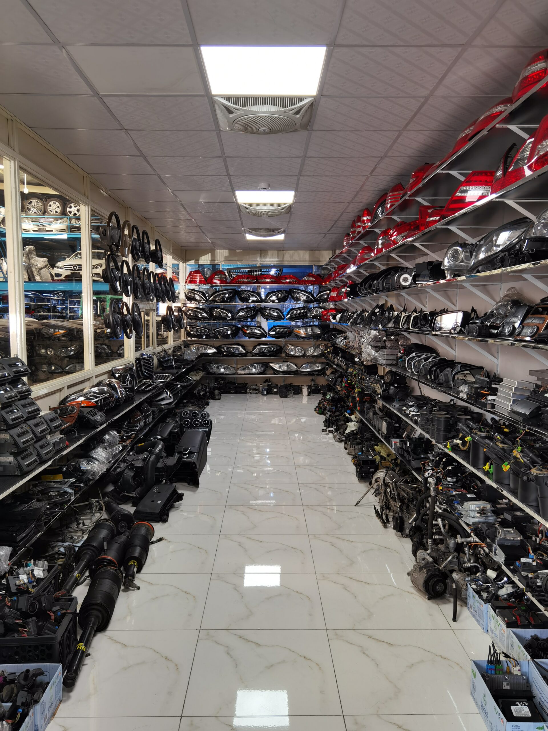 واجهة متجر محرك اليخت لبيع قطع غيار مرسيدس وBMW المستعملة في الرياض